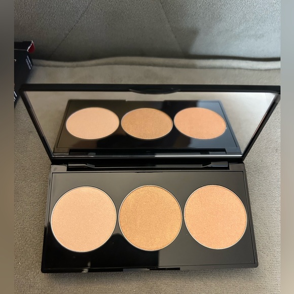BNIB Smashbox Spotlight Highlighting Palette in Gold - Picture 2 of 4